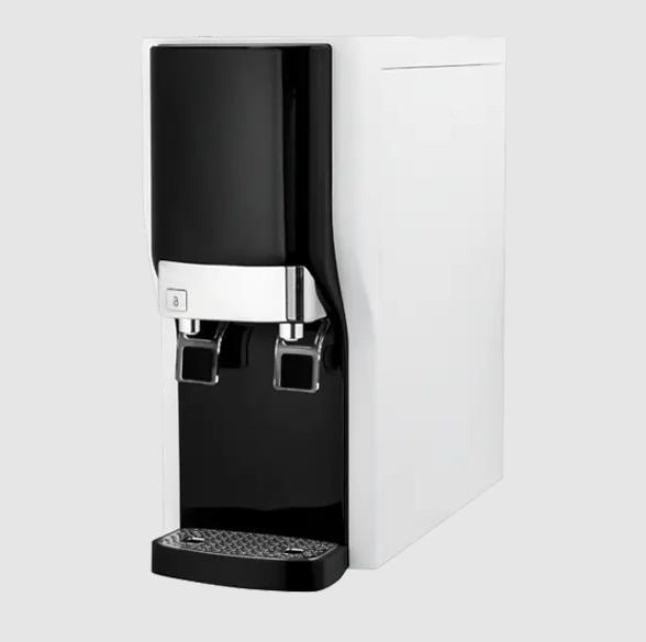 How Do Display Model Drinking Water Dispensers Compare to Traditional Water Coolers in Terms of Performance and Functionality?
