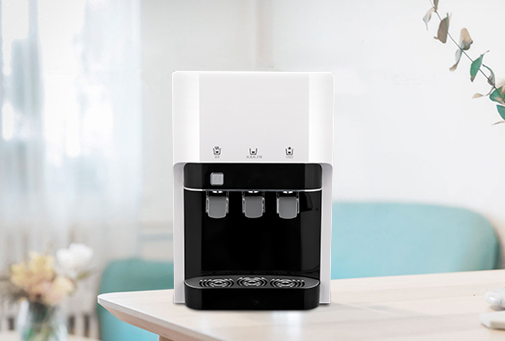 Desktop water dispenser